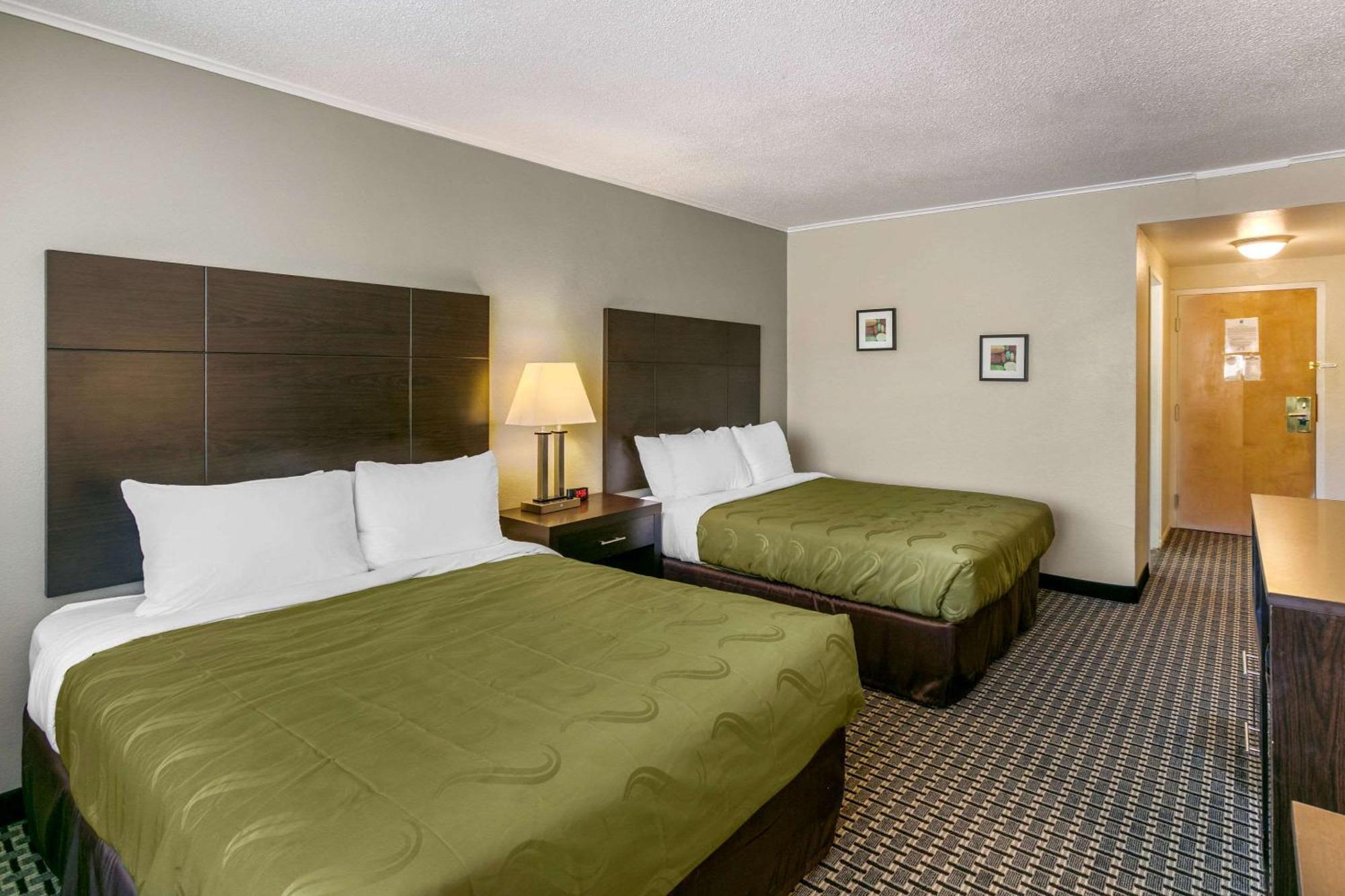 Queen Room with Two Queen Beds - Non-Smoking,1275978043:JPEG